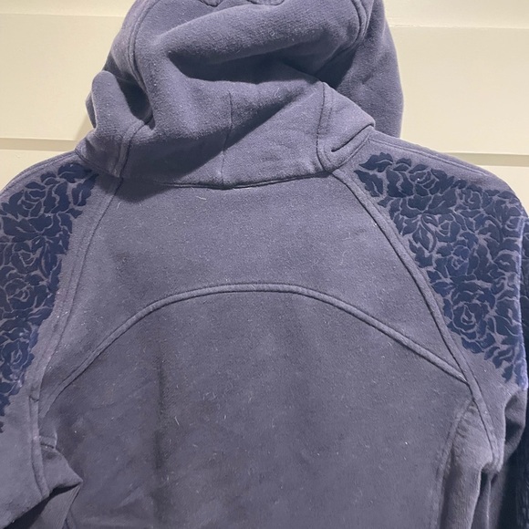 Lululemon Women’s Full Zip Navy Hooded Sweatshirt with Velvet Floral Sleeves - Picture 7 of 11